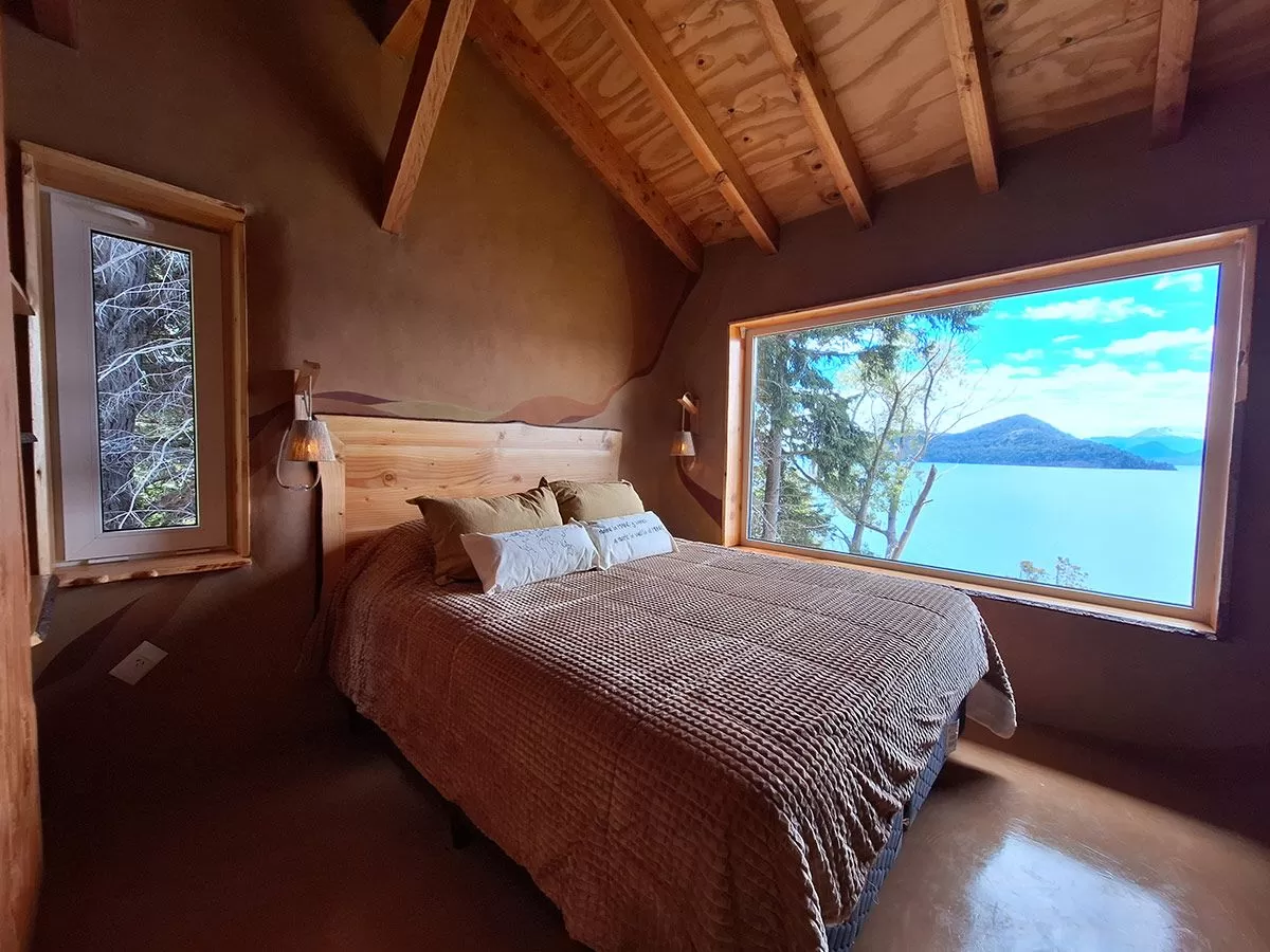 CABAÑA SHANTI- Naturaleza que abraza y confort que enamora, con vista al lago para 4 o 5 personas.
