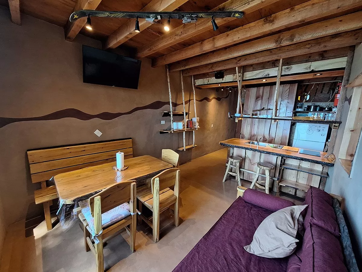 CABAÑA SHANTI- Naturaleza que abraza y confort que enamora, con vista al lago para 4 o 5 personas.