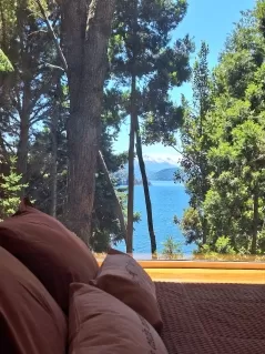 CABAÑA LUNI – Vista al lago, confort y naturaleza para 2 o 3 personas